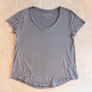 Aeropostale V neck shirt, size M
